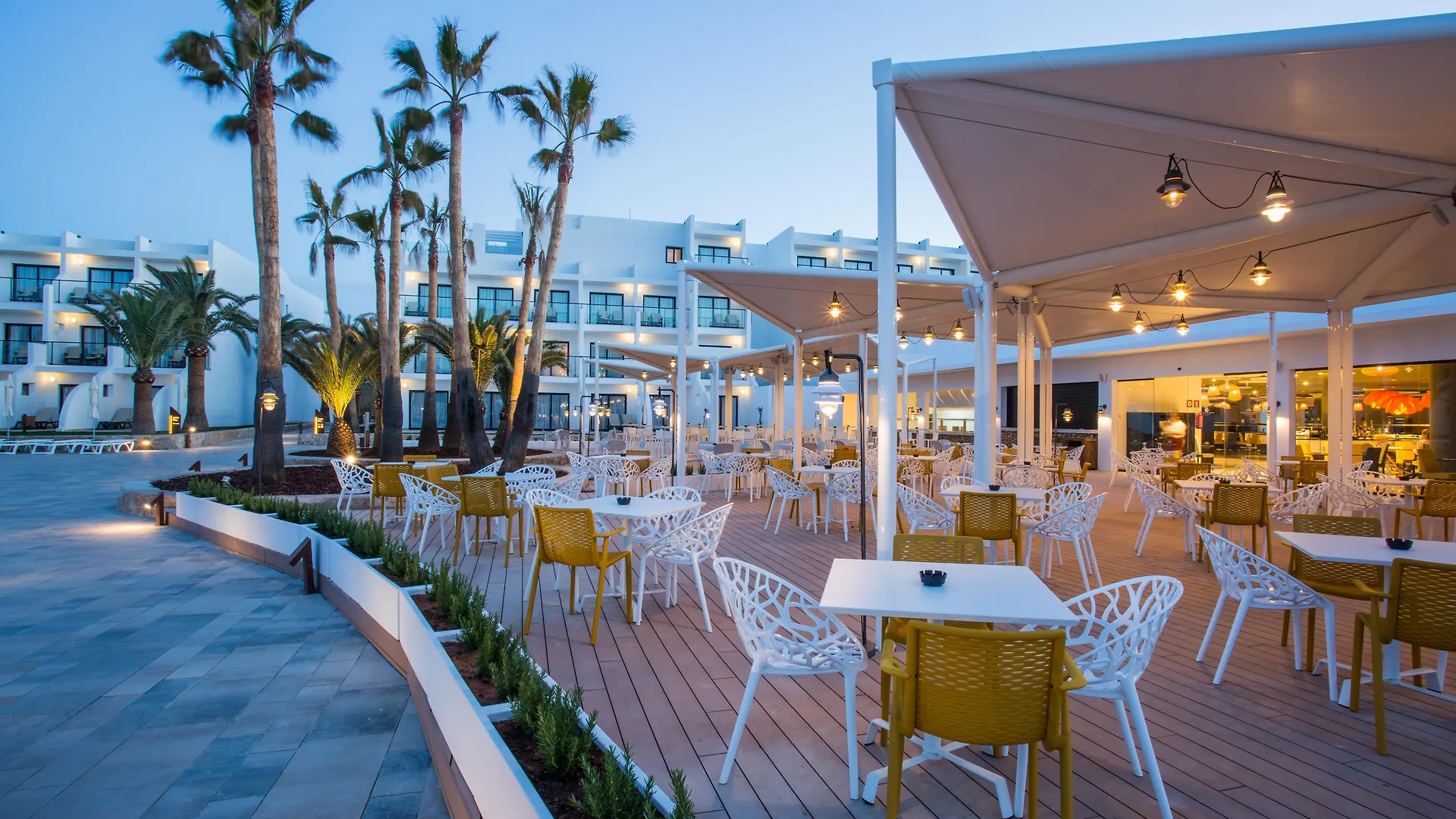 Grand Palladium White Island Resort & Spa Playa d'en Bossa