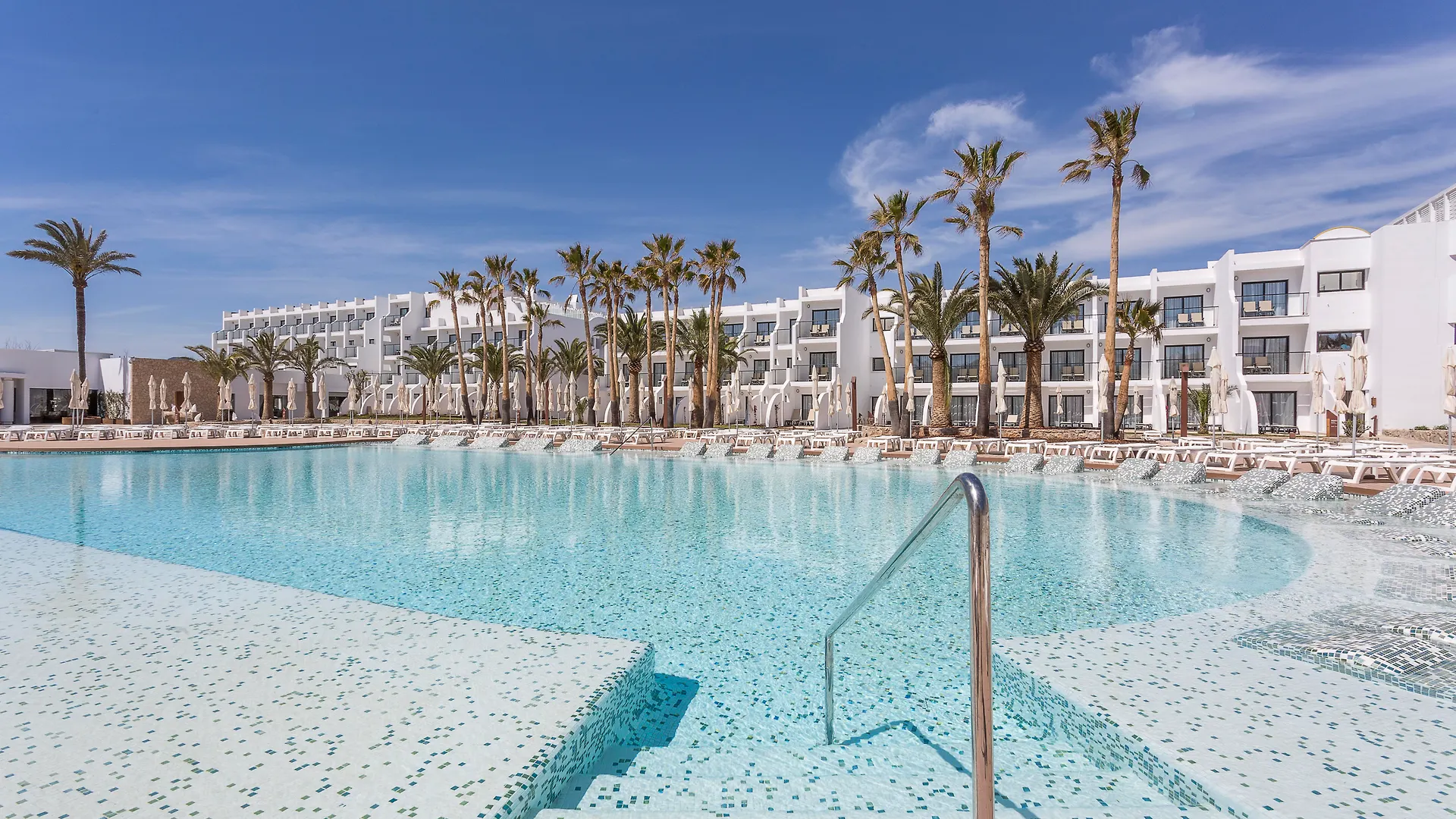Grand Palladium White Island Resort & Spa Playa d'en Bossa 5*,